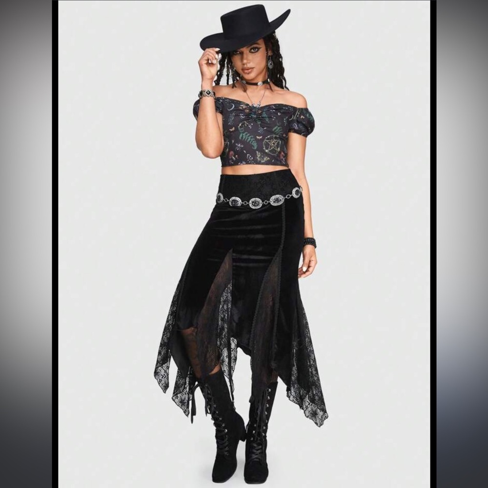 🦩3/$15 NWOT goth velvet and lace panel asymmetrical midi skirt